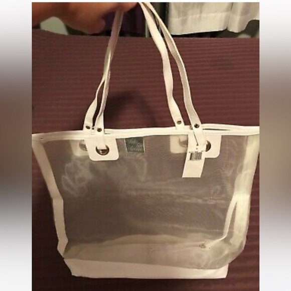 Saks Fifth Avenue Handbags - Saks Fifth Avenue Tote / Beach Bag